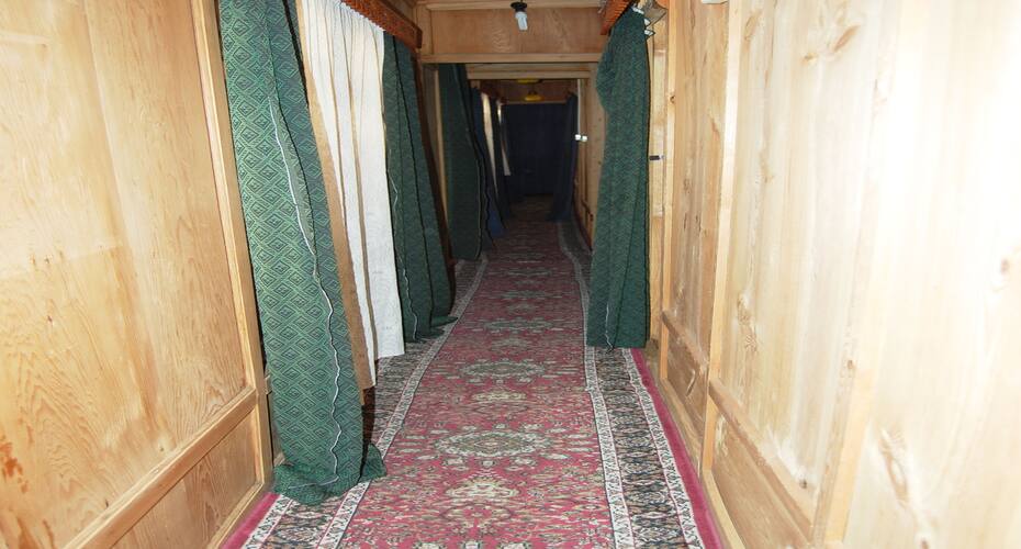 Hong Kong Houseboat, Srinagar 4
